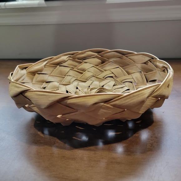 Hand Made Palm Frond Basket Hawaii boho basket wall accent decor - Picture 5 of 13